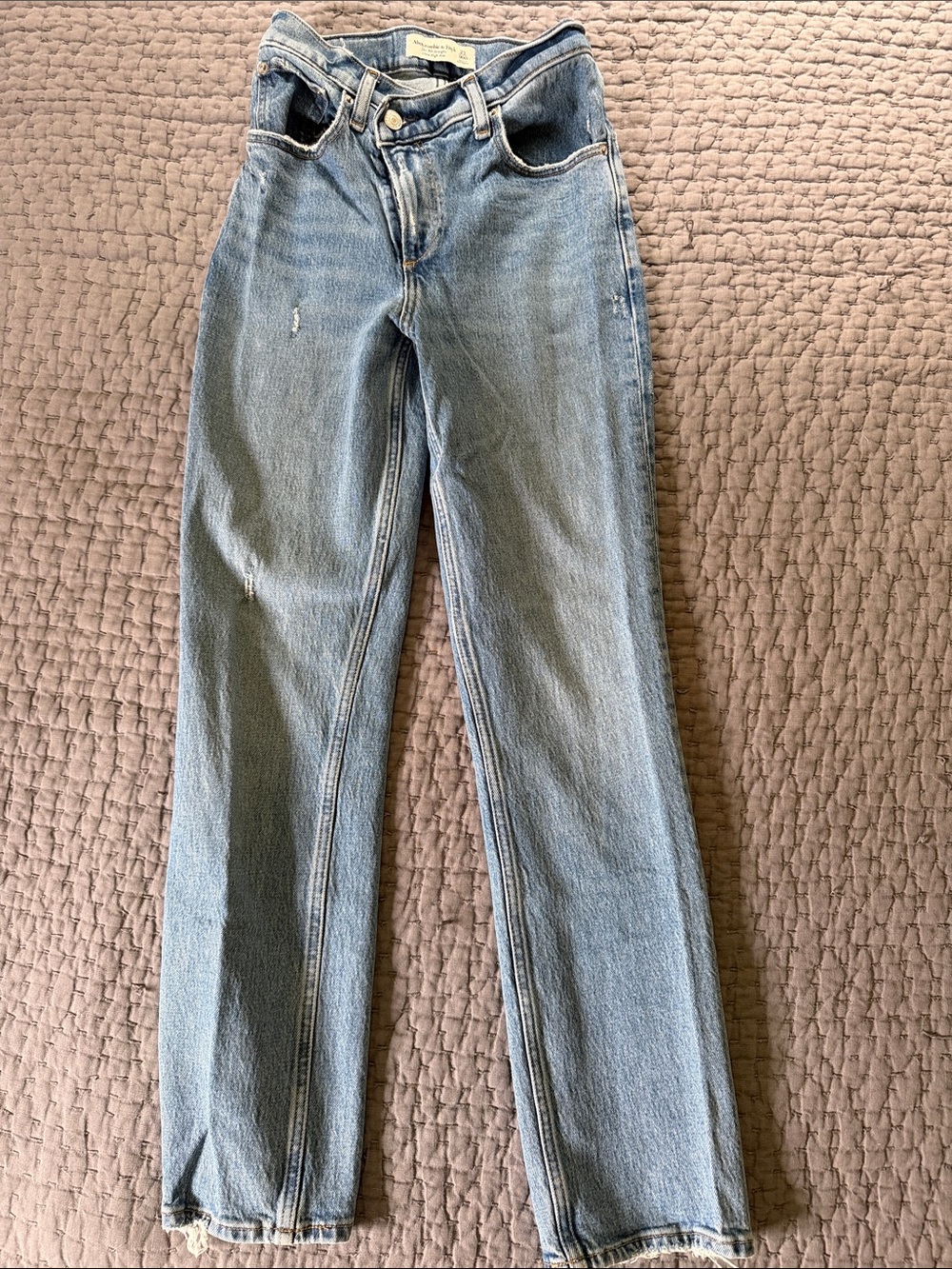 Abercrombie Ultra High Rise 90s Straight Jean